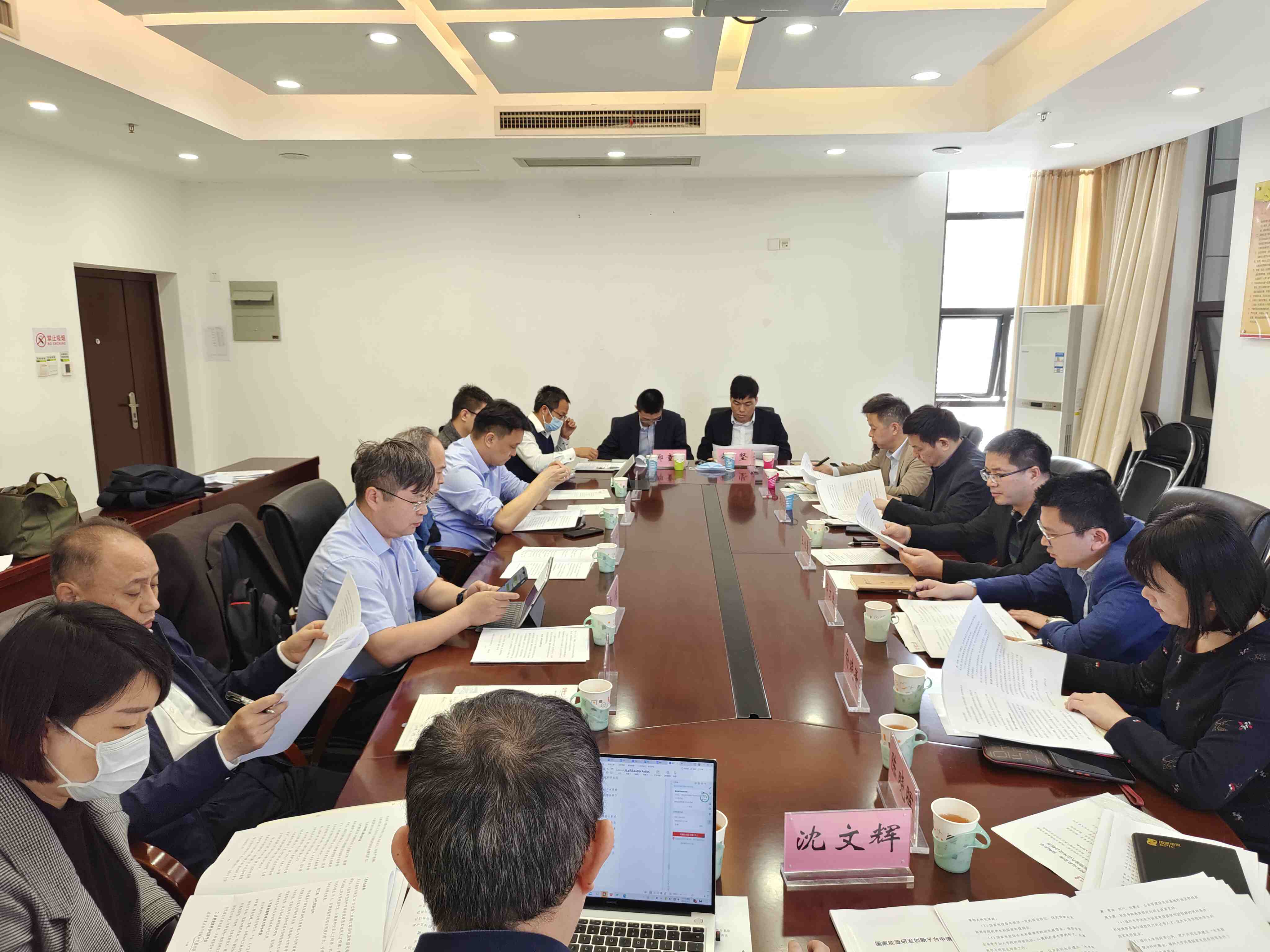 宝威体彩与国家电投集团举行新能源合作项目技术研讨会.jpg